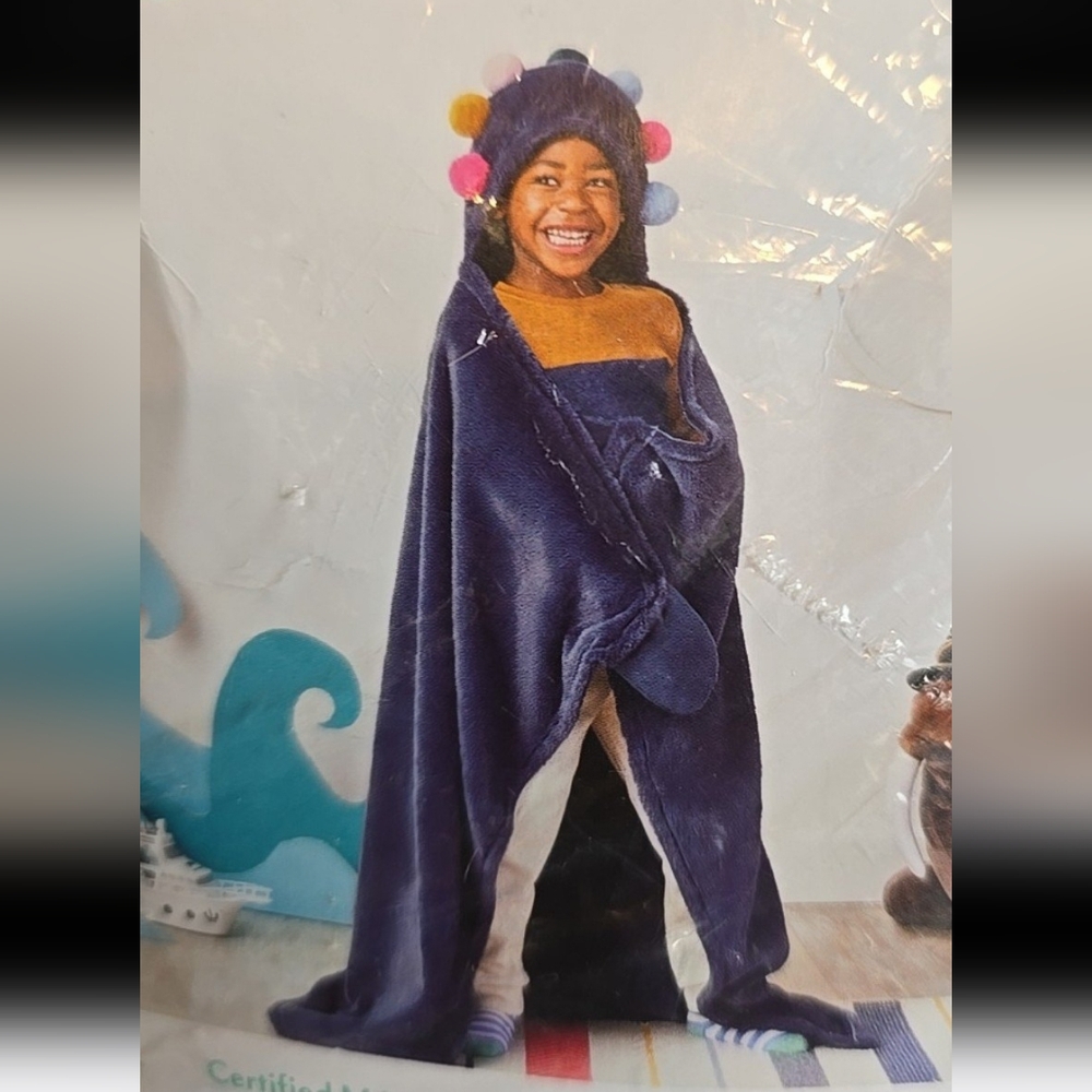 Pillowfort Pom Hooded Child Blanket with hand Mitts